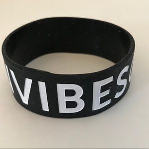NEW Vibes on Vibes black white Silicon Wristband